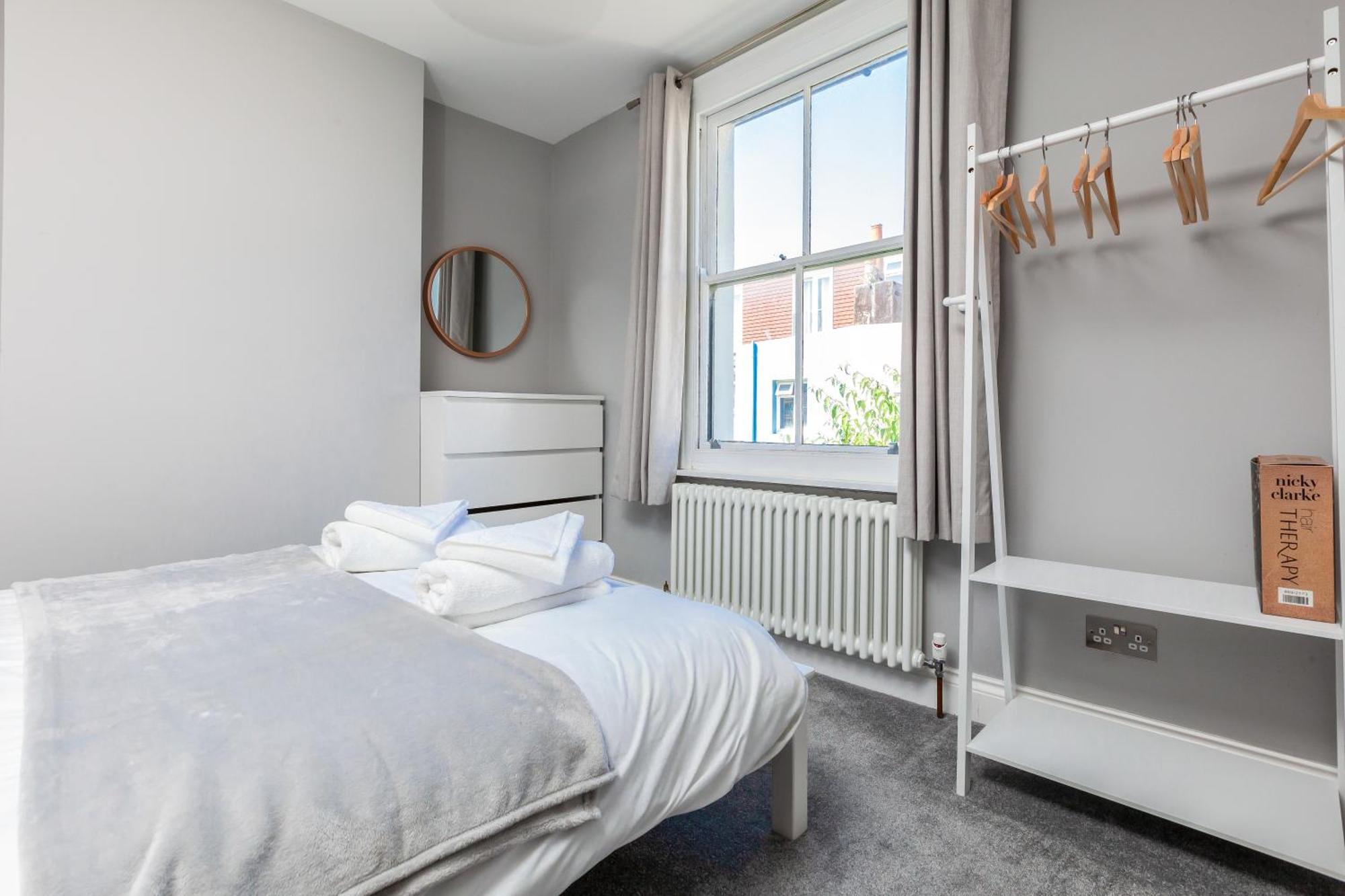 Modern And Stylish 2 Bedroom House In ブライトン エクステリア 写真